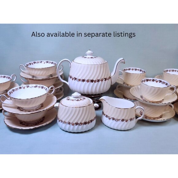 Rare Minton “Vineyard” Bouillon Cups & Saucers – Made in England - Picture 6 of 7